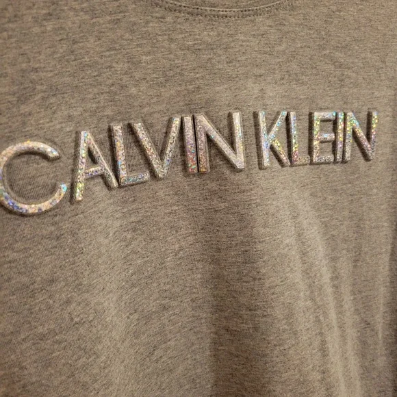 Calvin Klein Womens T-Shirt Gray Short Sleeve Raised Logo  Sz M NWT Preppy - Picture 2 of 8